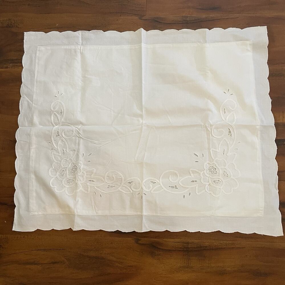 Sunham Embroidered‎ Pillow Sham (1) Standard Size White Scalloped Edge Victorian